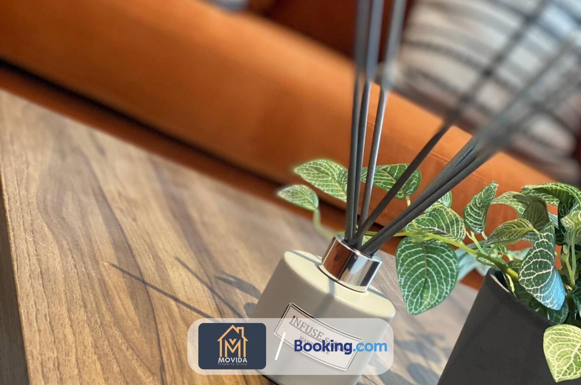 Stylish Two Bed Town Centre Apartment By Movida Property Group Short Lets & Serviced Accommodation With Parking ハロゲート エクステリア 写真