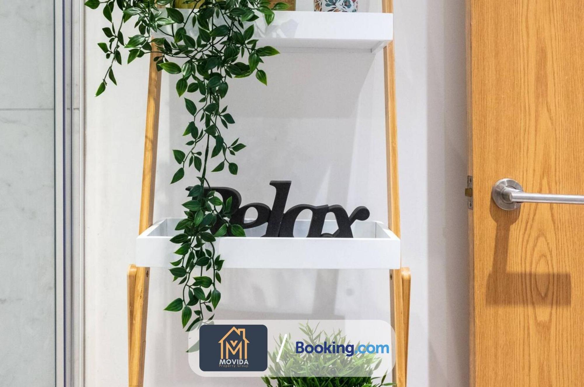 Stylish Two Bed Town Centre Apartment By Movida Property Group Short Lets & Serviced Accommodation With Parking ハロゲート エクステリア 写真