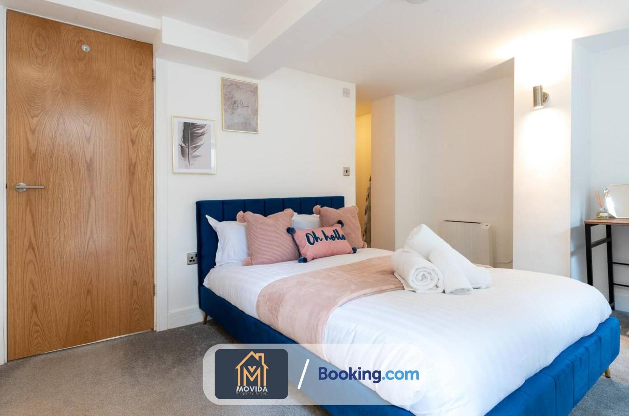 Stylish Two Bed Town Centre Apartment By Movida Property Group Short Lets & Serviced Accommodation With Parking ハロゲート エクステリア 写真