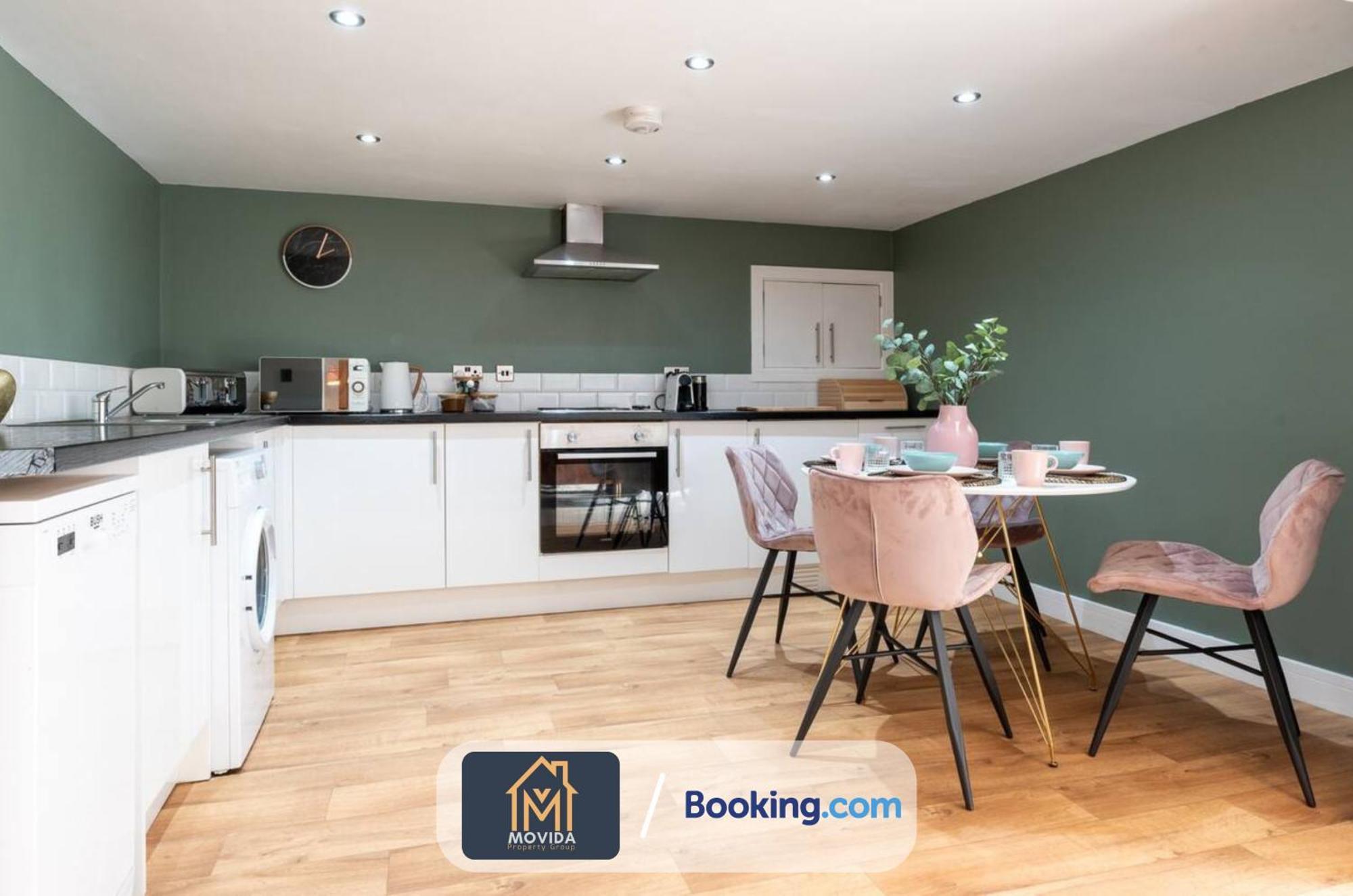 Stylish Two Bed Town Centre Apartment By Movida Property Group Short Lets & Serviced Accommodation With Parking ハロゲート エクステリア 写真