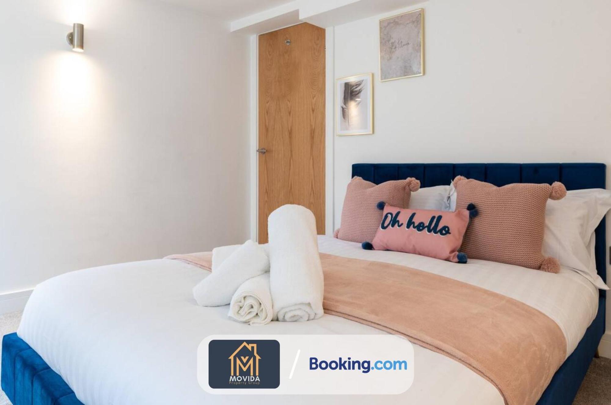Stylish Two Bed Town Centre Apartment By Movida Property Group Short Lets & Serviced Accommodation With Parking ハロゲート エクステリア 写真